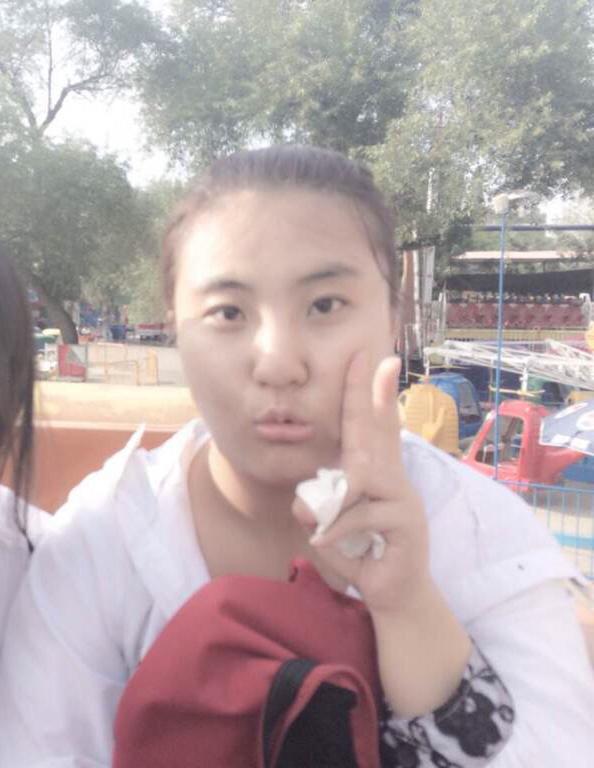 然后呢 我还去染了个烫 (这个时候就学会了自拍用美图了hhhhh 和上一