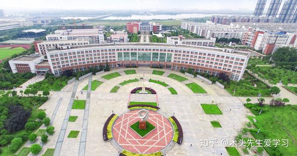 武汉商学院是2013年经教育部批准在武汉商业服务学院基础上建立的