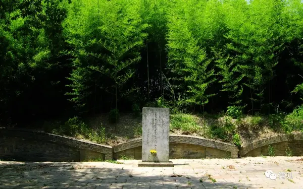 夏允彝与其子夏完淳墓,在今上海市松江区.朱颐钊摄