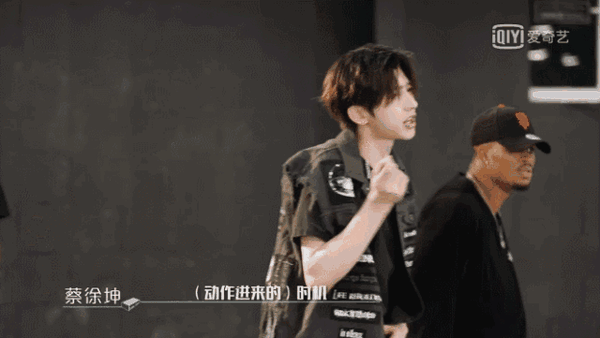 舞台上全能释放舞台下快乐源泉锁定中国音乐公告牌