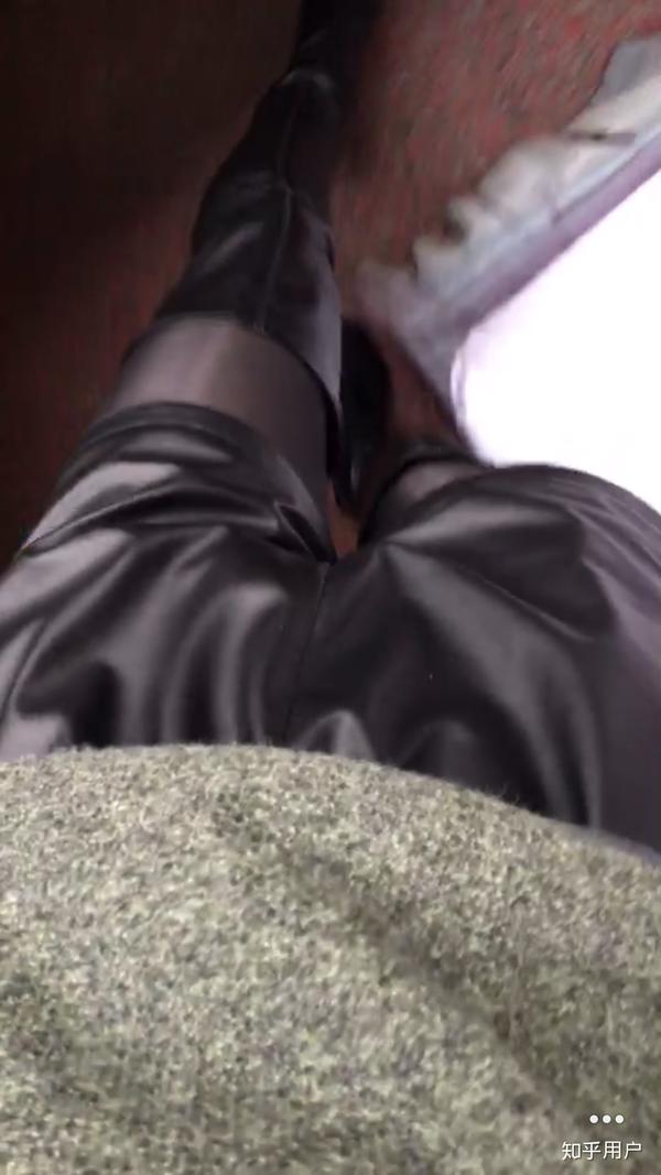 男生穿女装后是否会感到身体上的不适?