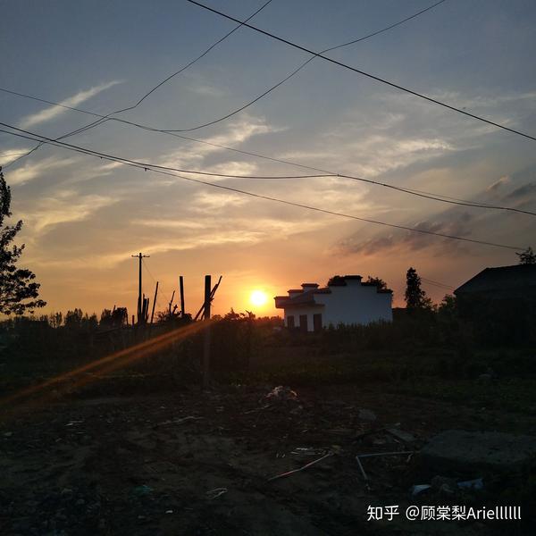 乡村傍晚的夕阳