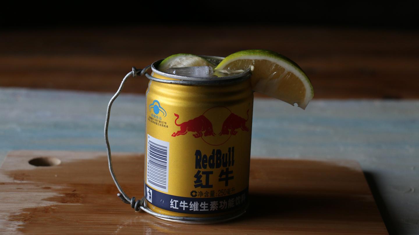 捡个红牛罐买听干姜水,调杯莫斯科骡子鸡尾酒,隔壁大爷都馋哭