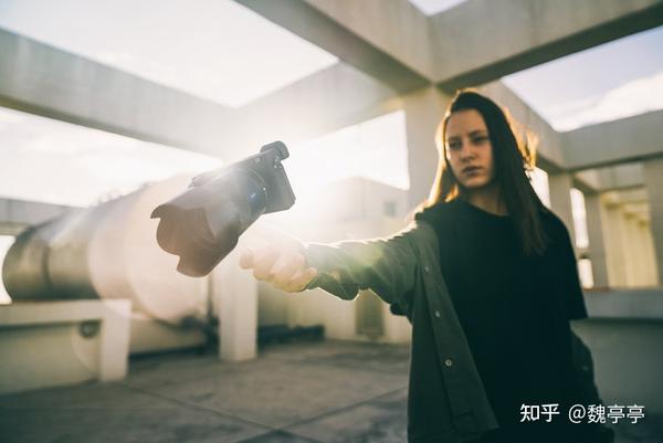 是当对方一次又一次找别人聊天的时候,你心里面就会有一团怒火在燃烧