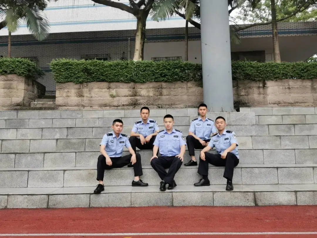 学霸宿舍集体考研成功赞起来