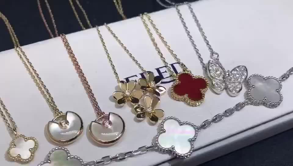 第一件奢侈品是买宝格丽还是梵克雅宝?
