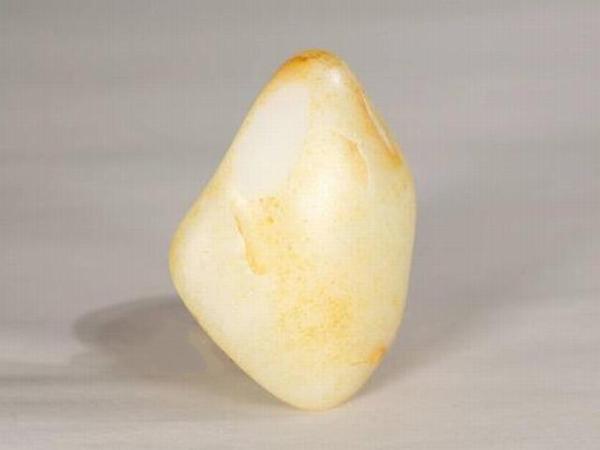 和田玉洒金皮有哪些特征?如何鉴别洒金皮籽料的真假?