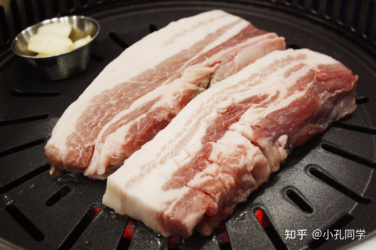 5,坐臀肉坐臀肉又称坐板肉,坐臀肉位于后腿紧贴肉皮的一块呈梯形的肉