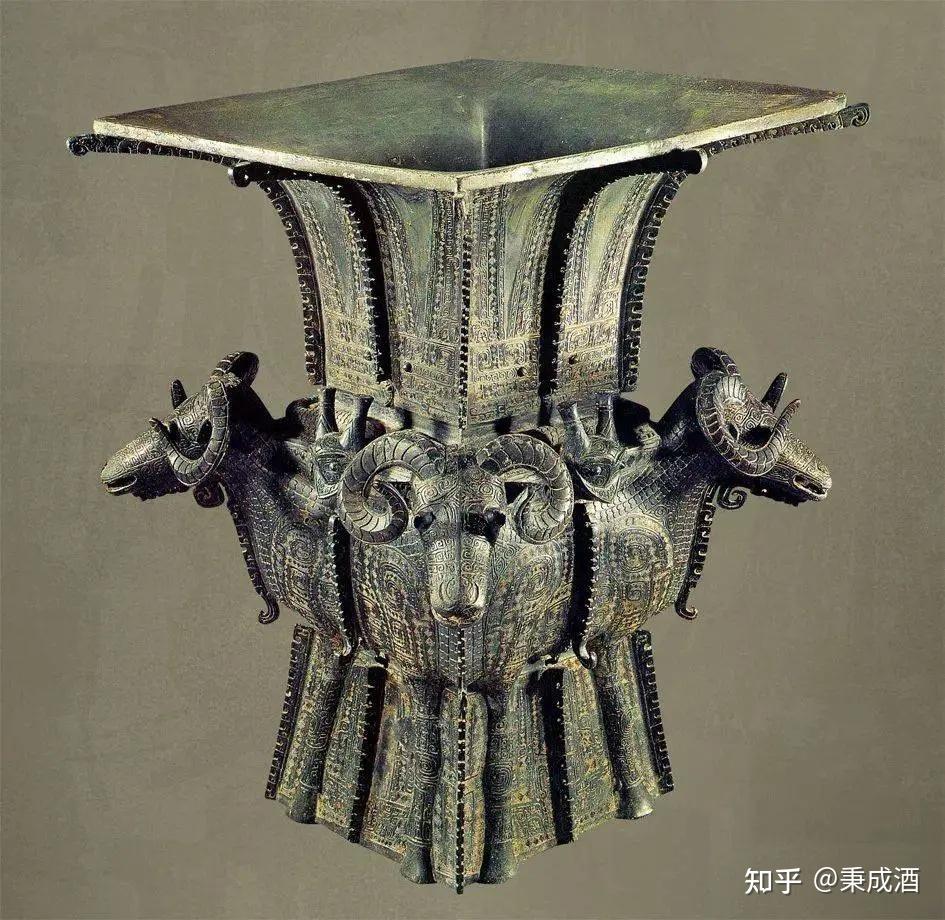 尊,今作樽,是商周时代中国的一种大中型青铜盛酒器.