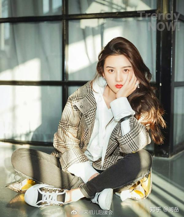 中国内地的知名女明星里有谁称得上美少女的