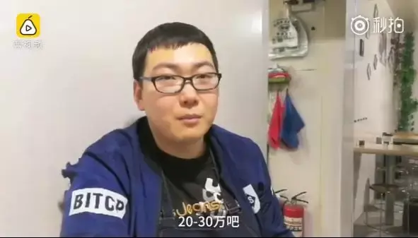 "曾在广西上大学的刘博豪,拉着柳州同学在新疆合伙创业开螺狮粉店.