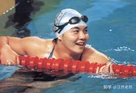 乐靖宜,曾就读于 民立中学,1996亚特兰大奥运会100米自游泳金牌.