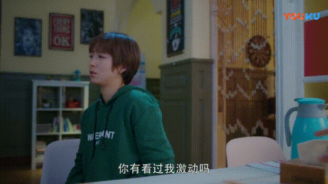 直接震惊了经纪人小姐姐和男主舒湛. 看看这惊恐的九宫格小表情.