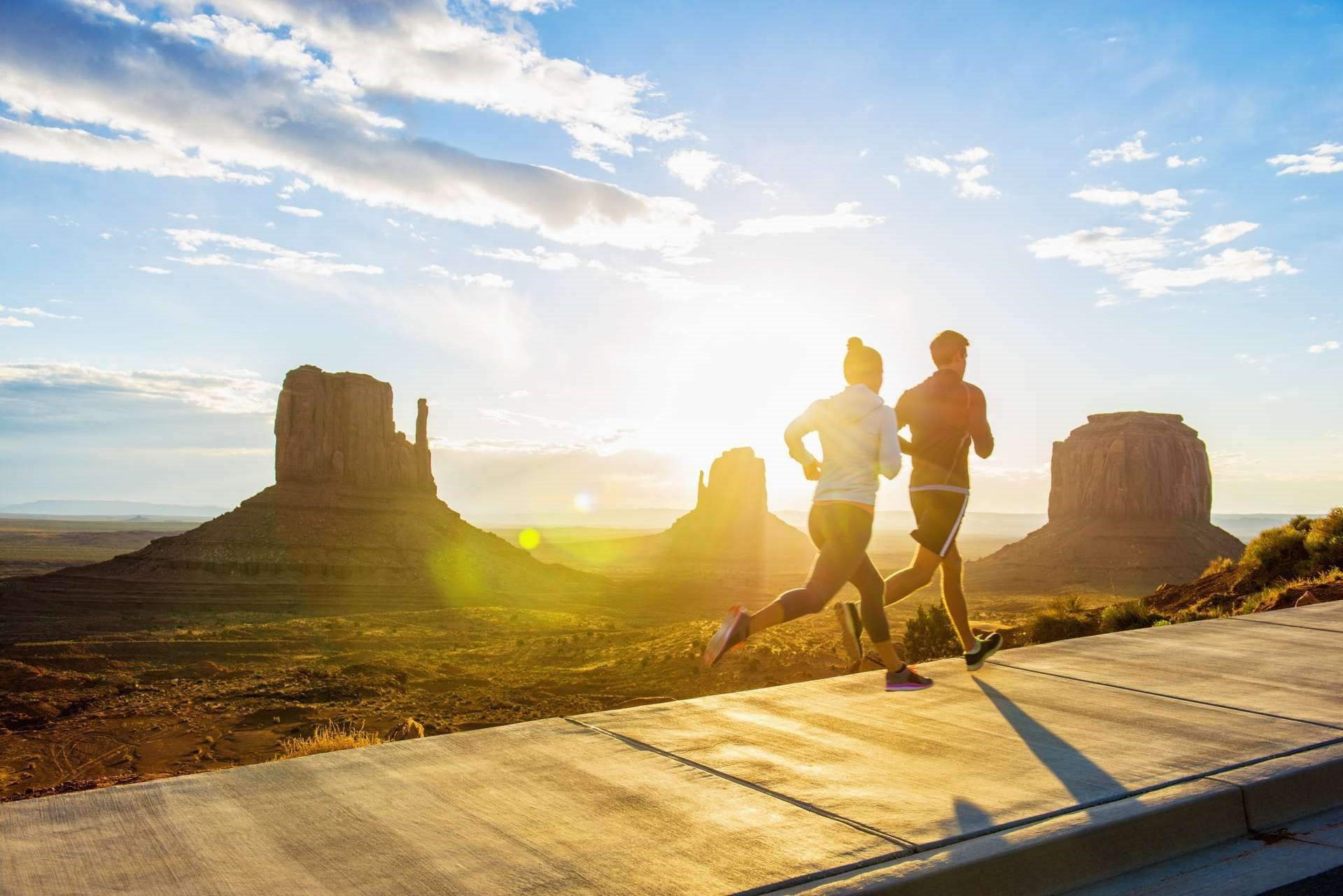 跑步是现在年轻人最爱的运动之一,晨跑和夜跑都有不少的爱好者.
