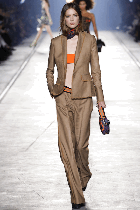 太酷了versace英姿飒爽吓死本宝宝了还是习惯你风骚的样子