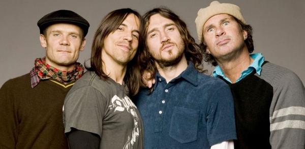 红辣椒(red hot chili peppers)乐队,图中为flea,anthony,john和chad