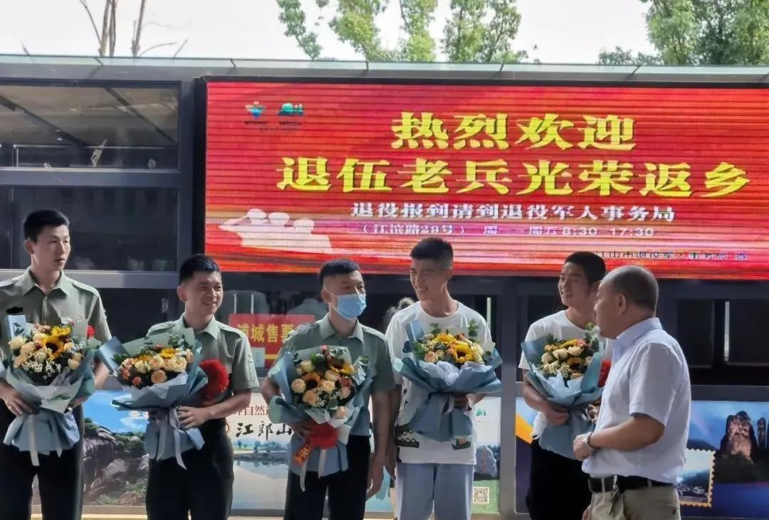 退役返乡这样的仪式太有必要
