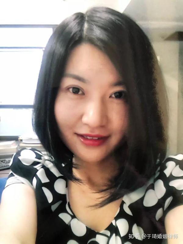 一个37岁女律师的故事:被渣男抛弃后,总算找到了真爱