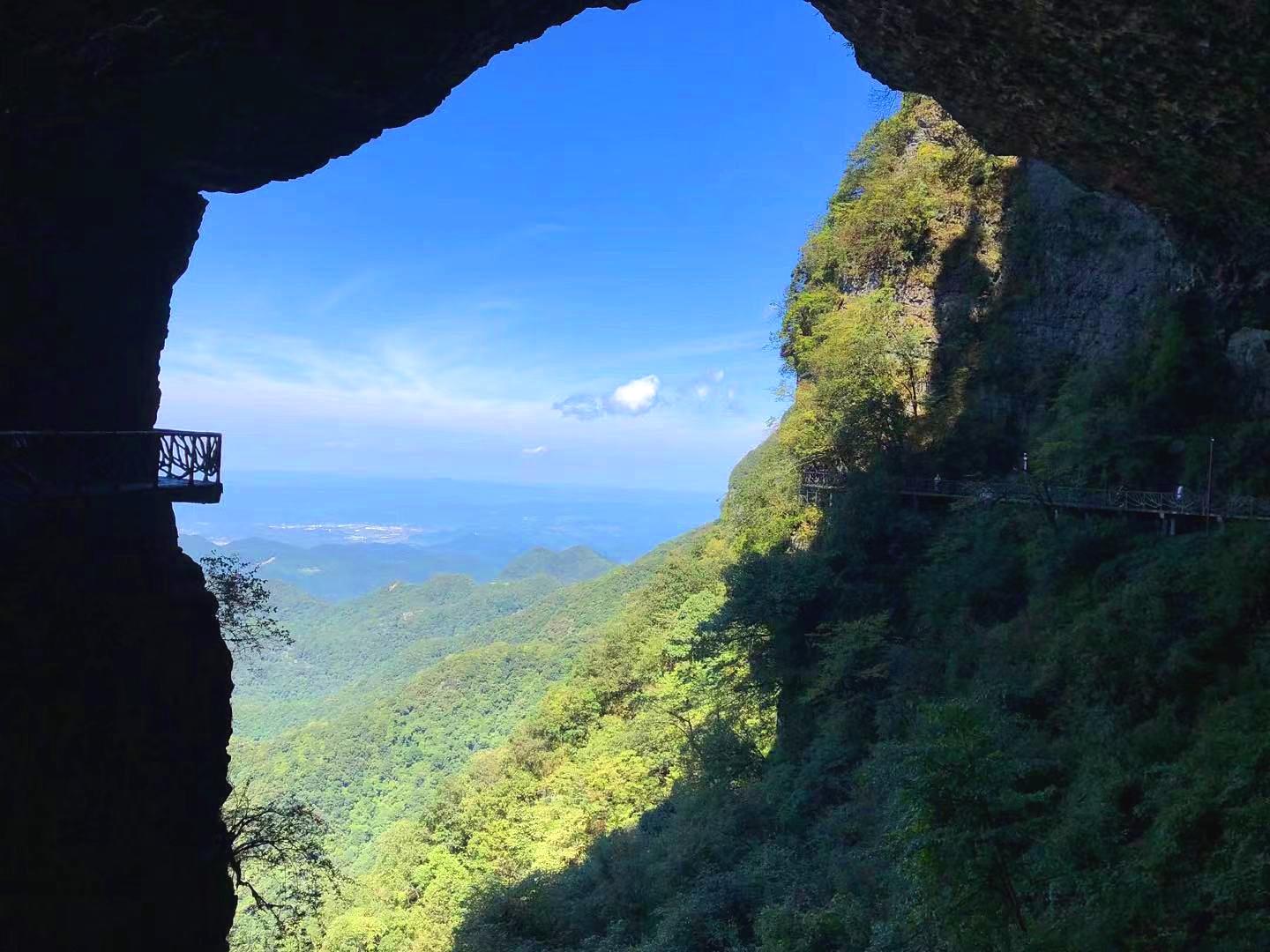 国庆假期去哪玩金佛山500里转山路发现意想不到的绝美风景