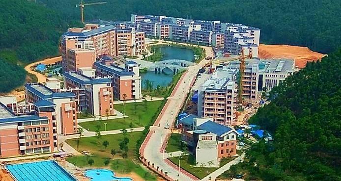 理工学院 简 称:广理 创办时间:1995年 地 址: 高要校区:广东省肇庆市