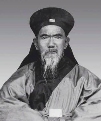 本人不才,在知乎上搜集了一些反映所谓"剃发易服""满化"真实状况的
