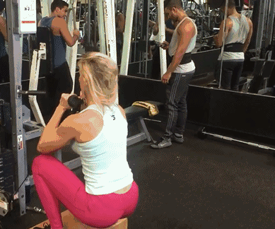 今天给众多想练出好身材的妹子介绍几种可以塑身,还不用增加肌肉量