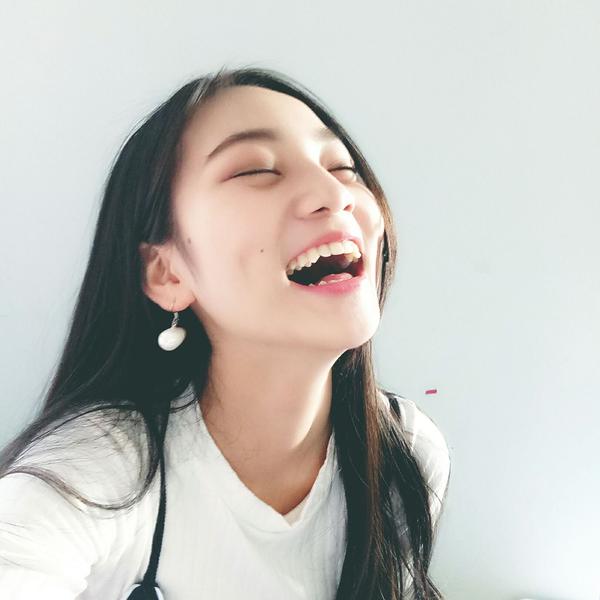 笑起来好看的女生可以多拍拍笑的 治愈系hhh 毕竟女孩子嘛 多笑笑 才
