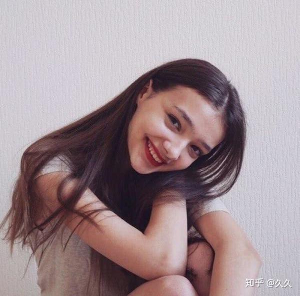 请问有哪些笑的很开心的女生的图片可以做头像?