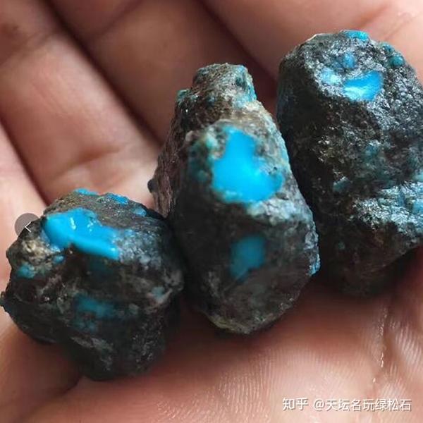 原矿绿松石产地在哪?好的绿松石原石产自哪?这样的绿松石会更好?
