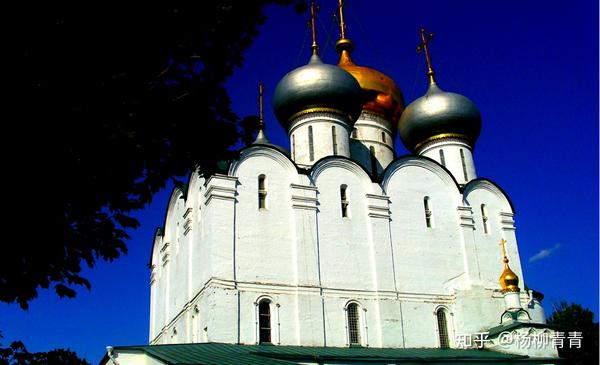 为纪念斯摩棱斯克摆脱立陶宛统治而修建的一座巴洛克风格的女子修道院