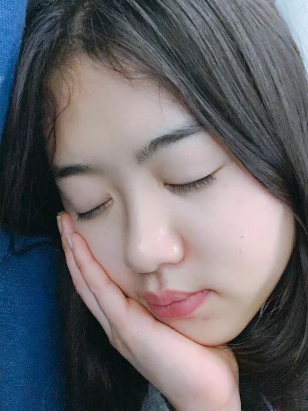 你见过最漂亮的女生长什么样?