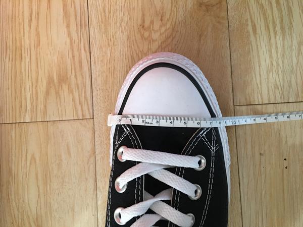 经典款的鞋头宽度7cm,较宽
