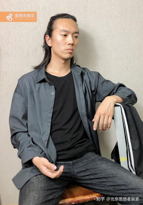 素描半身像真人模特写生