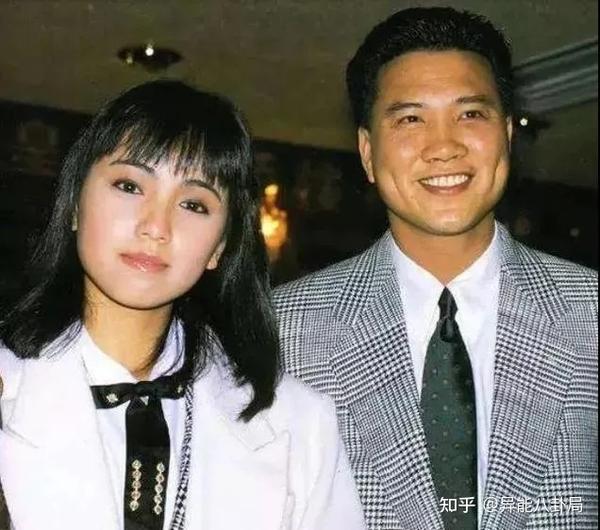 邓萃雯,知