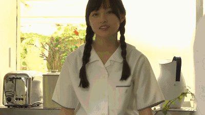 千年一遇的美少女,俨然活成了表情包