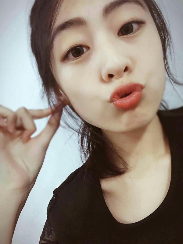 女生有个特别漂亮的女朋友是什么体验?