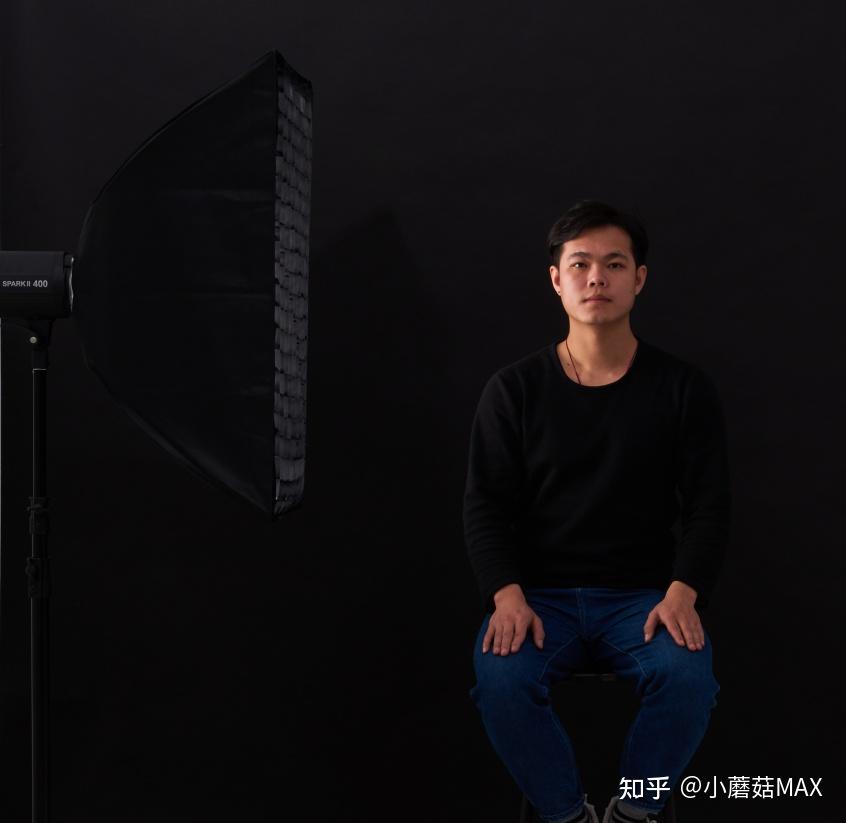 布光方法分割光,是一个非常夸张的布光方式,只需要将光源移动拍摄对象