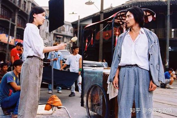 1999年,罗慧娟失聪. 2004年《功夫》上映,女主是个聋哑人.