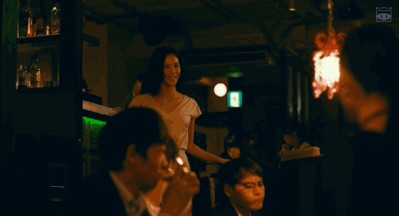 玩转小方巾也是东京女郎的必备技能,脖子上,头发上,分分钟给造型加戏