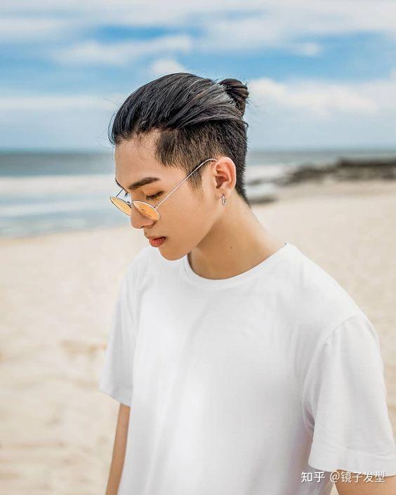 编辑搜图头发较少的男士也可以尝试武士头,把周边全剃短,头顶烫一烫