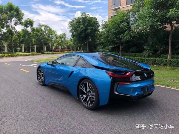 2017年款宝马i8蓝色米内两门四座抬头显视中置四驱搭载15t发动机和