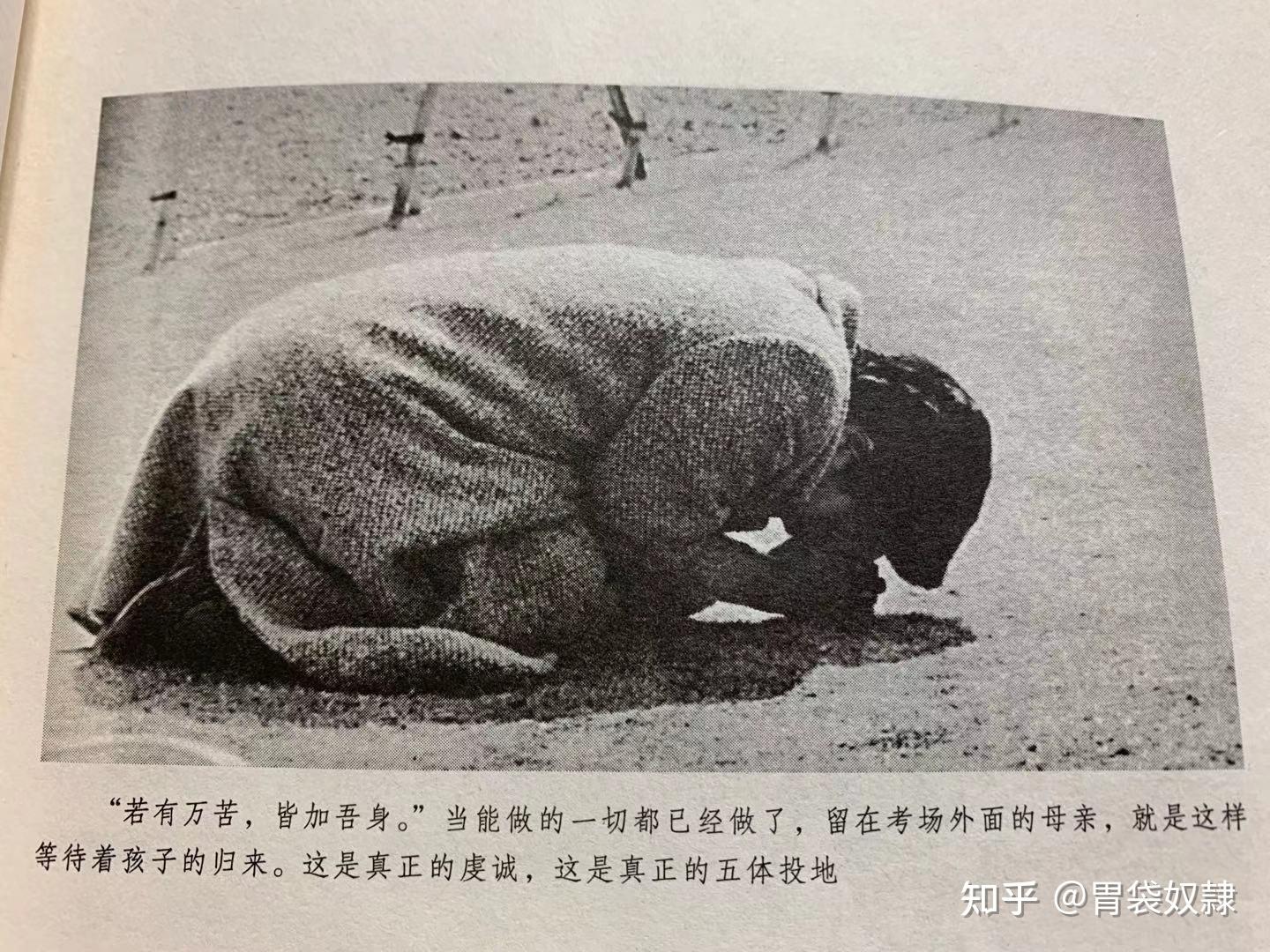 被裹挟的鸡娃们:跪求神明的教育妈妈