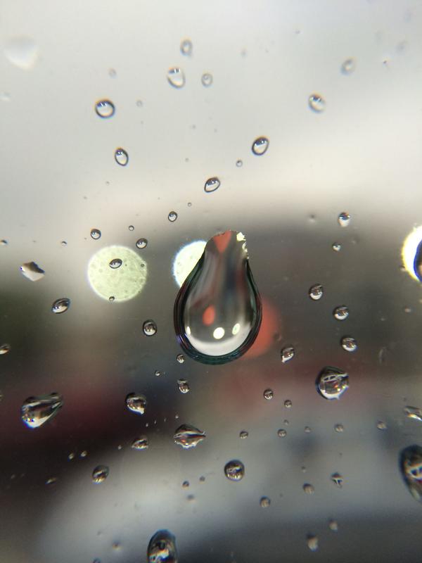 怎么样拍雨天雨滴落下的特写?