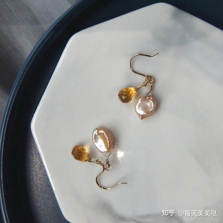 年轻人戴什么颜色珍珠巴洛克珍珠耳饰寓意