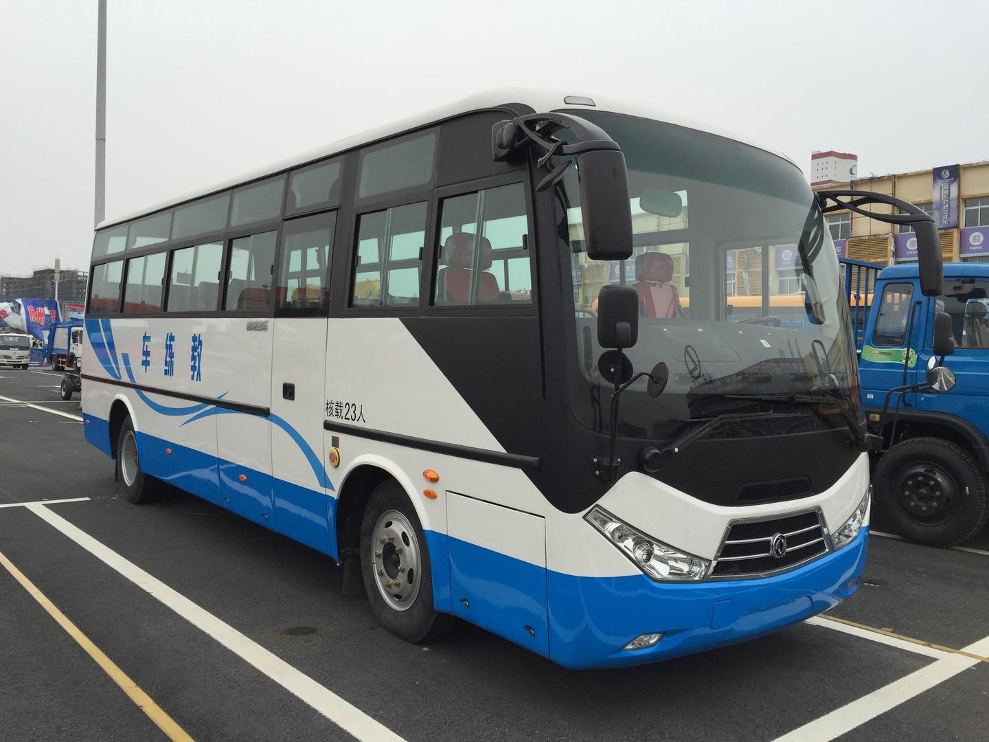 东风超龙9米a1教练客车是东风特汽(十堰)客车有限公司专门针对全国
