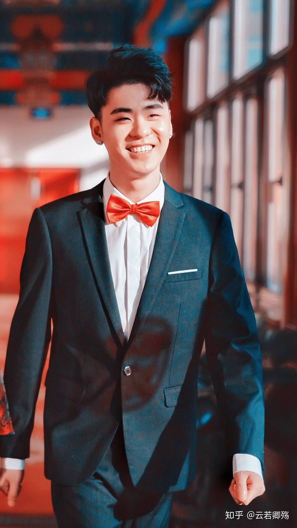 请问谁有德云社或者张云雷比较少见的照片?