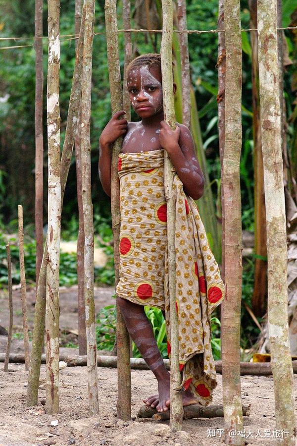 67非洲丛林深处的侏儒部落身高不到15米很早就开始生儿育女