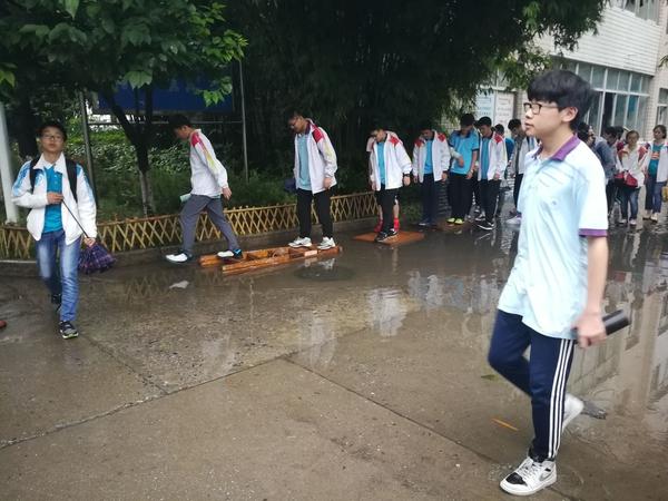 襄阳四中看海,,穿什么鞋子?