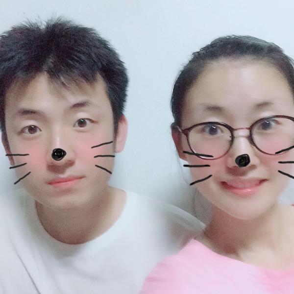 的那种普通人 单眼皮,小眼睛,方脸还是圆脸的,我还是塌鼻梁,哈哈哈