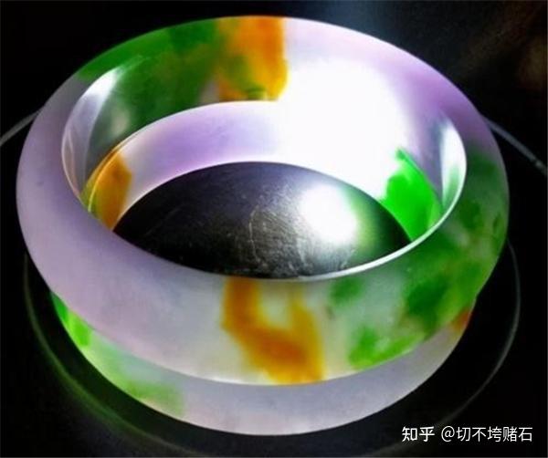 3件翡翠总价值高达125亿但收藏者却心碎了